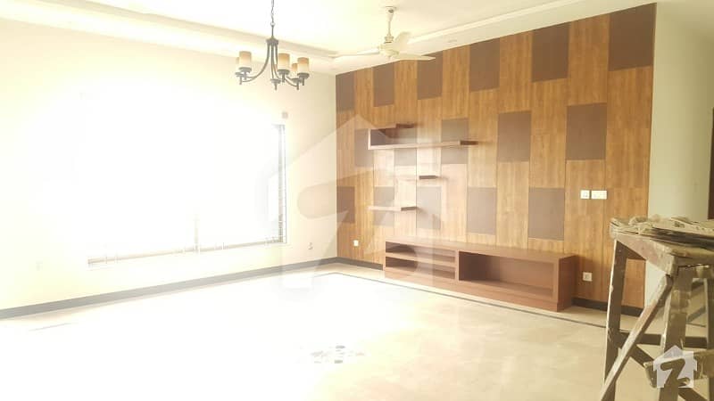 One Kanal New House Available For Rent
