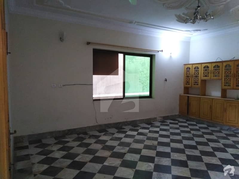 حیات آباد فیز 2 - جے3 حیات آباد فیز 2 حیات آباد پشاور میں 7 کمروں کا 10 مرلہ مکان 3.1 کروڑ میں برائے فروخت۔