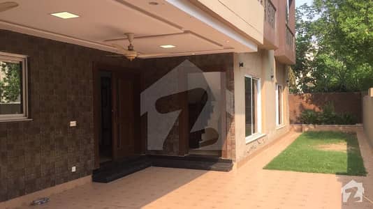 پبلک ہیلتھ سوسائٹی بحریہ ٹاؤن سیکٹر B بحریہ ٹاؤن لاہور میں 5 کمروں کا 1 کنال مکان 1.2 لاکھ میں کرایہ پر دستیاب ہے۔