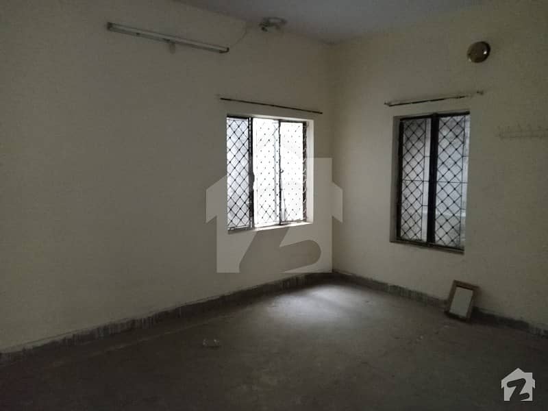 پشاور روڈ راولپنڈی میں 3 کمروں کا 10 مرلہ مکان 1.3 کروڑ میں برائے فروخت۔