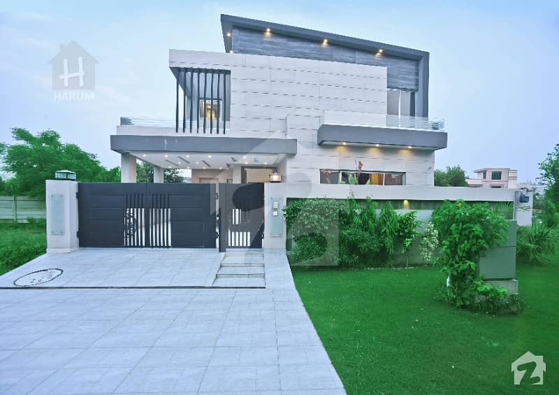 10 Marla Modern Villa Came At Good Site In Phase 8 Air Avenue
