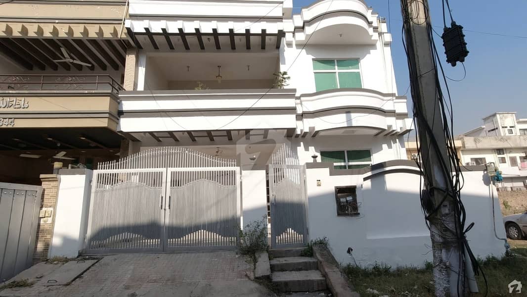 چک شہزاد اسلام آباد میں 4 کمروں کا 8 مرلہ مکان 2.35 کروڑ میں برائے فروخت۔