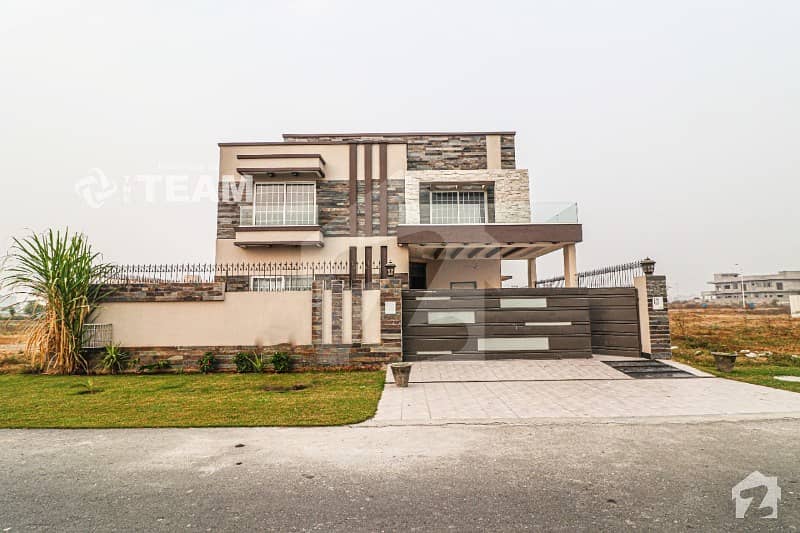 1 Kanal Brand New Modern Design Luxury Bungalow For Sale