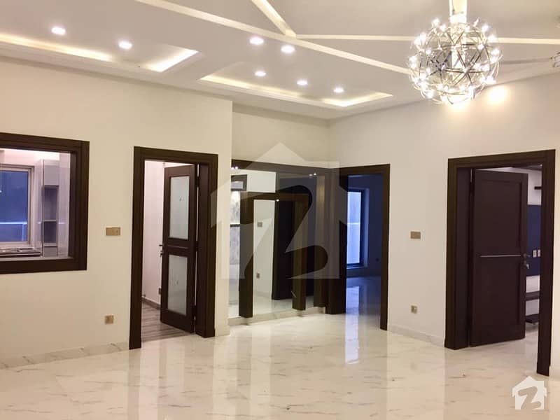 بحریہ ٹاؤن ٹیولپ بلاک بحریہ ٹاؤن سیکٹر سی بحریہ ٹاؤن لاہور میں 5 کمروں کا 10 مرلہ مکان 2.35 کروڑ میں برائے فروخت۔