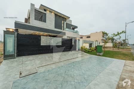 Prime Location Villa Came for Sale Near Park in Phase 6 Prime Location Villa Came for Sale Near Park in Phase 6