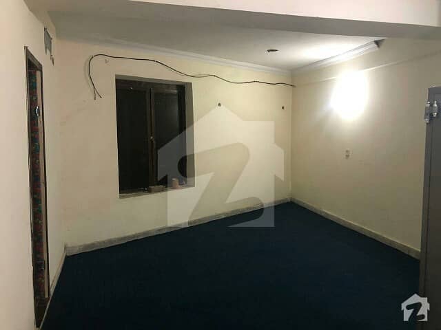 2700  Square Feet Room In Gulberg Is Available