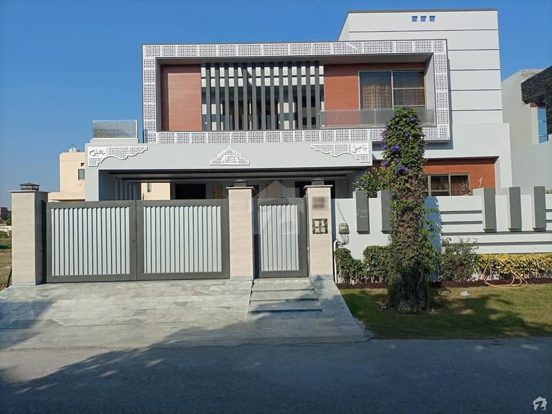 1 Kanal House Up For Sale In DC Colony