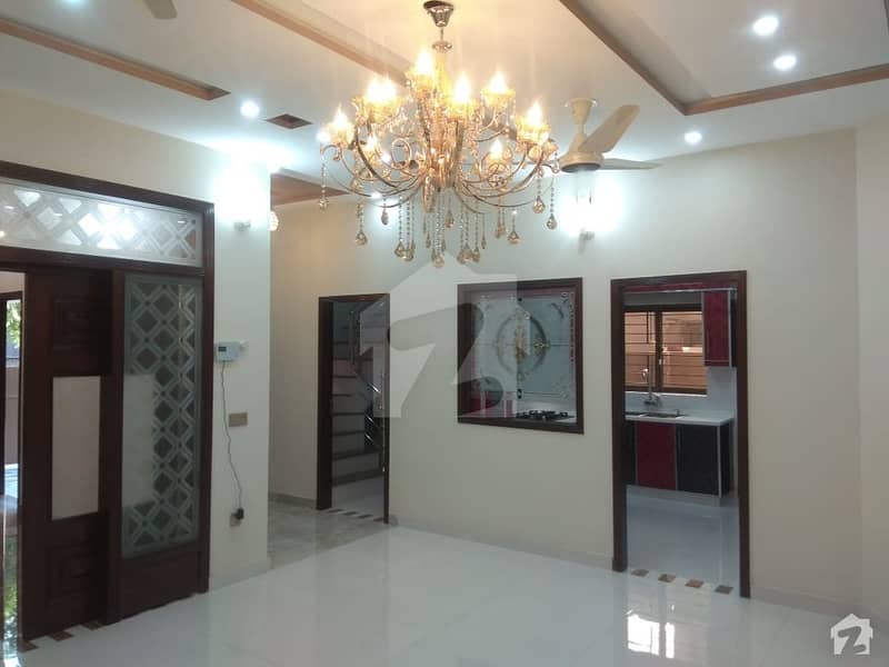 House In Bahria Town Sized 10 Marla Is Available