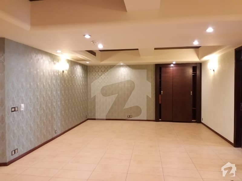 F10 Silver Oaks 3 Bedrooms Unfurnished  Apartment Available For Rent