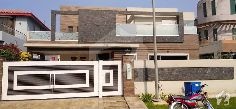 پارک ویو ۔ بلاک سی ڈی ایچ اے فیز 8 سابقہ پارک ویو ڈی ایچ اے فیز 8 ڈی ایچ اے ڈیفینس لاہور میں 5 کمروں کا 1 کنال مکان 5.65 کروڑ میں برائے فروخت۔ پارک ویو ۔ بلاک سی ڈی ایچ اے فیز 8 سابقہ پارک ویو ڈی ایچ اے فیز 8 ڈی ایچ اے ڈیفینس لاہور میں 5 کمروں کا 1 کنال مکان 5.65 کروڑ میں برائے فروخت۔