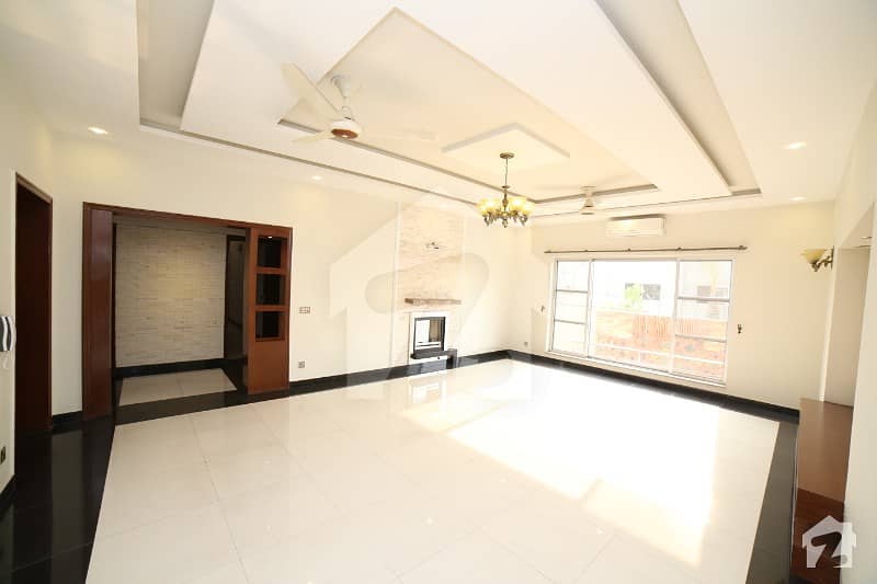 ONE KANAL LIKE BRAND NEW BEAUTIFUL LOWER PORTION FOR RENT IN DHA PHASE 4