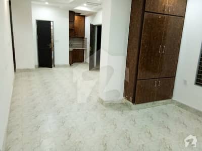 Commercial Flat For Rent Prime Location Near Riaz Colony Old Campus Iub