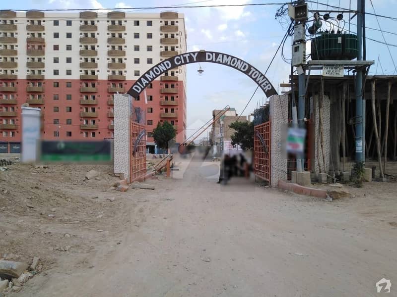 ڈائمنڈ سٹی گلشنِ معمار گداپ ٹاؤن کراچی میں 3 کمروں کا 6 مرلہ فلیٹ 22 ہزار میں کرایہ پر دستیاب ہے۔