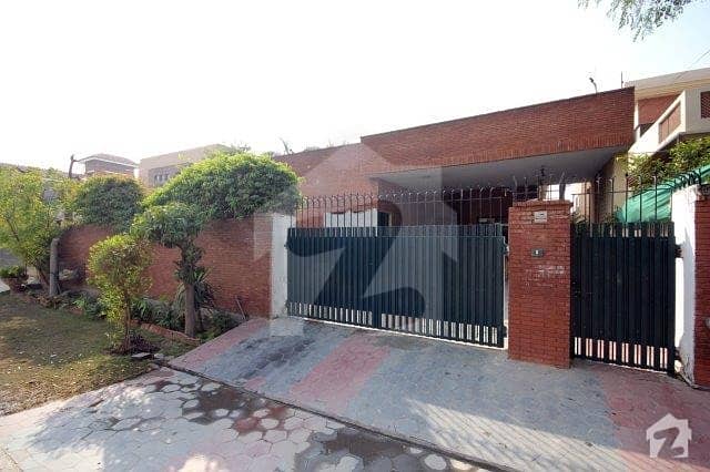 1 kanal house for Rent with basement in phase 5 DHA