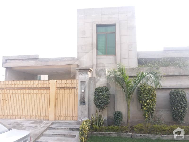راجپوت ٹاؤن ۔ بلاک بی راجپوت ٹاؤن لاہور میں 3 کمروں کا 1 کنال مکان 2.35 کروڑ میں برائے فروخت۔