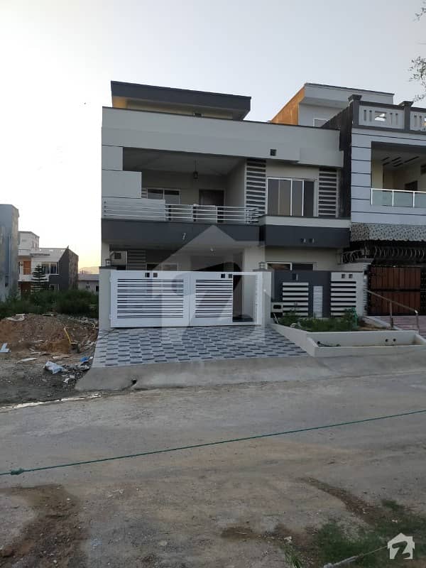 Stunning 1800 Square Feet Brand New House In G-13/2 Available