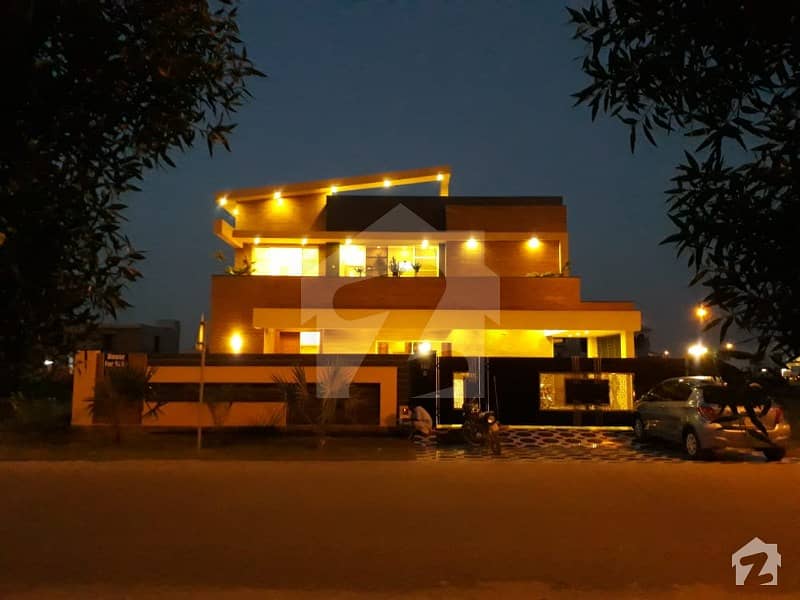ڈی ایچ اے فیز 7 ڈیفنس (ڈی ایچ اے) لاہور میں 5 کمروں کا 1 کنال مکان 1.5 لاکھ میں کرایہ پر دستیاب ہے۔