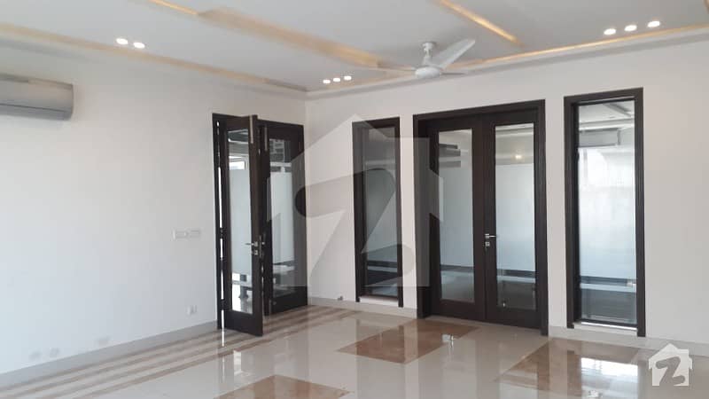 1 Kanal Luxurious Bungalow For Rent At Phase 4