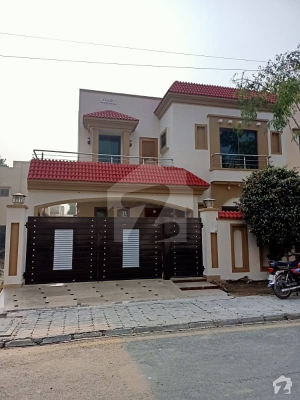 10 Marla Residential House In Bahria Town Jasmine Block Lahore For Sale