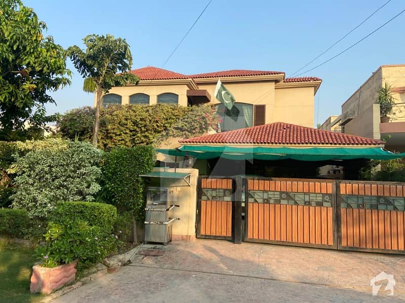 1 Kanal Spanish Swing Pool House For Sale Out Class Location