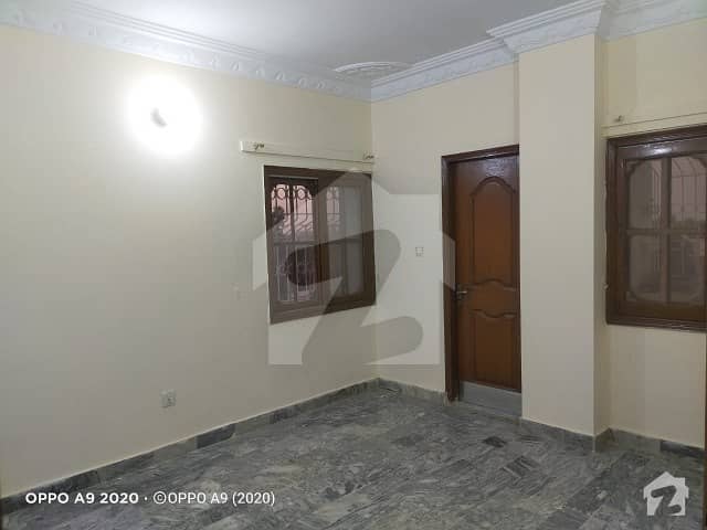 یونیورسٹی روڈ کراچی میں 3 کمروں کا 6 مرلہ فلیٹ 1 کروڑ میں برائے فروخت۔