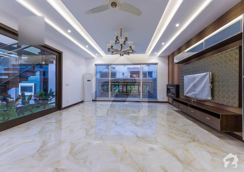1 KANAL LUXURIOUS HOUSE FOR RENT IN PHASE