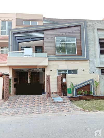 LUXURY 5 Marla Brand New House For Sale In Bahria Town Lahore LUXURY 5 Marla Brand New House For Sale In Bahria Town Lahore