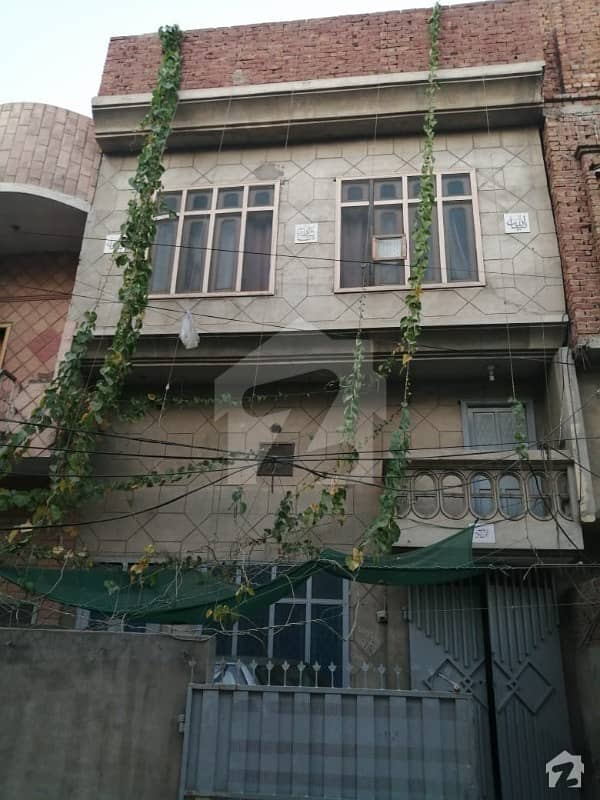 سمن آباد فیصل آباد میں 4 کمروں کا 3 مرلہ مکان 1.2 کروڑ میں برائے فروخت۔