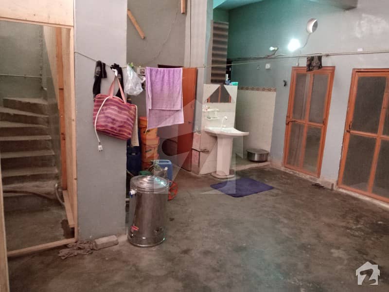 لانڈھی کراچی میں 6 کمروں کا 3 مرلہ مکان 1.2 کروڑ میں برائے فروخت۔