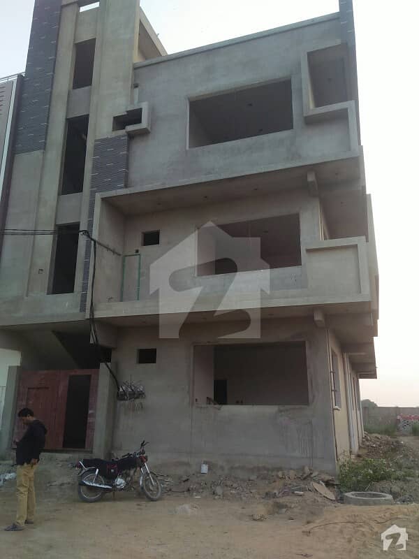 سکیم 33 کراچی میں 9 کمروں کا 10 مرلہ مکان 3.1 کروڑ میں برائے فروخت۔