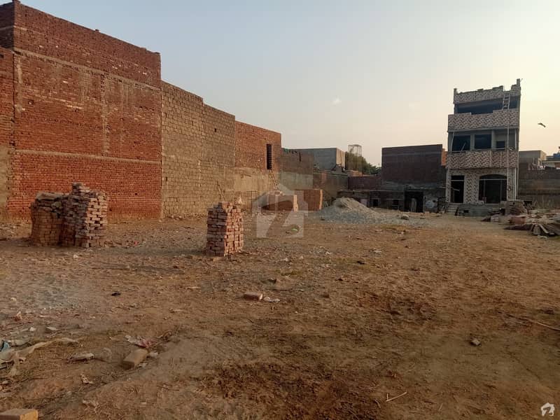 شاہ جہانگیر روڈ گجرات میں 4 مرلہ رہائشی پلاٹ 29 لاکھ میں برائے فروخت۔