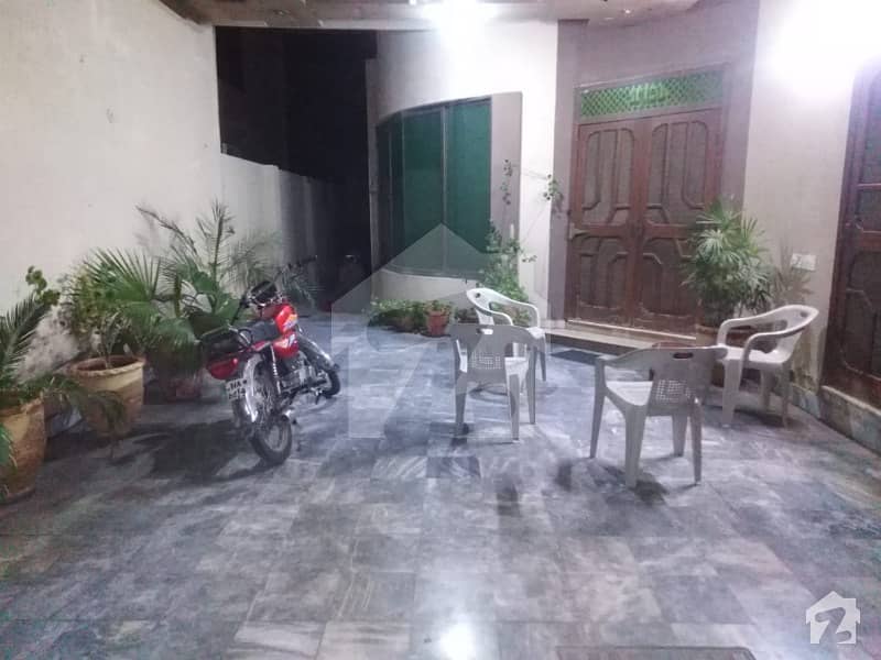 طارق گارڈن هاسنگ سکیم طارق گارڈنز لاہور میں 4 کمروں کا 10 مرلہ مکان 2.25 کروڑ میں برائے فروخت۔