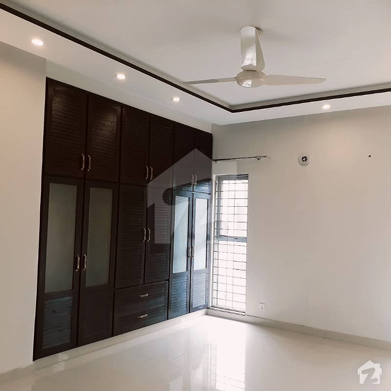 Spacious Upper Portion Is Available In Dha Phase 7 For Rent