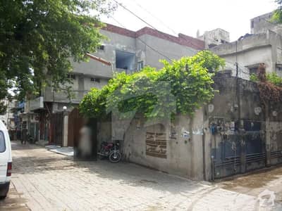 داتا گنج بخش ٹاؤن لاہور میں 5 کمروں کا 1 کنال مکان 8.6 کروڑ میں برائے فروخت۔