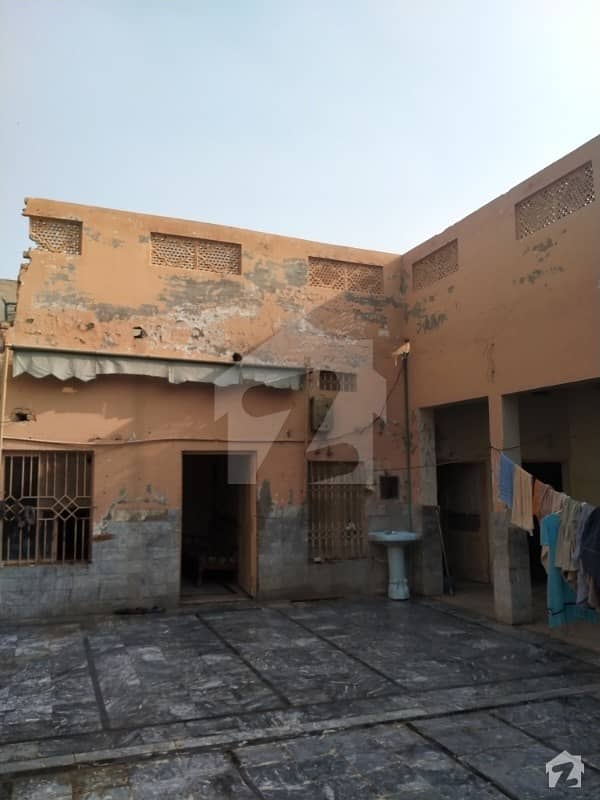 In Islamia Colony House Sized 2250  Square Feet For Sale