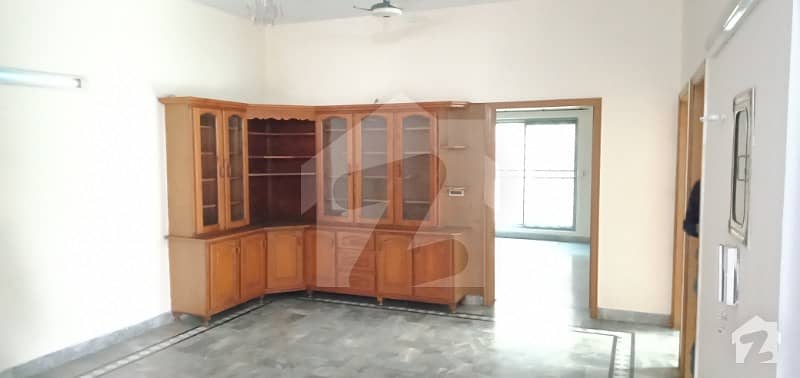 ڈی ایچ اے فیز 4 - بلاک ڈبل ای فیز 4 ڈیفنس (ڈی ایچ اے) لاہور میں 4 کمروں کا 10 مرلہ مکان 2.65 کروڑ میں برائے فروخت۔