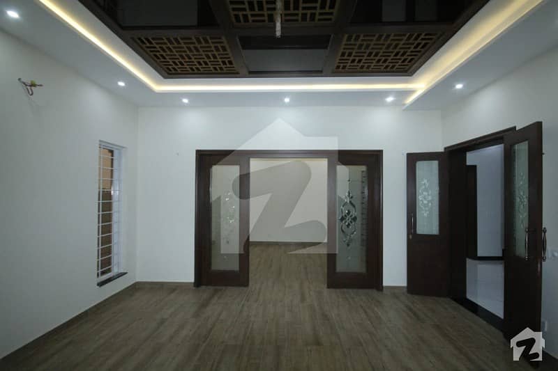 اسٹیٹ لائف ہاؤسنگ سوسائٹی لاہور میں 4 کمروں کا 10 مرلہ مکان 2.2 کروڑ میں برائے فروخت۔