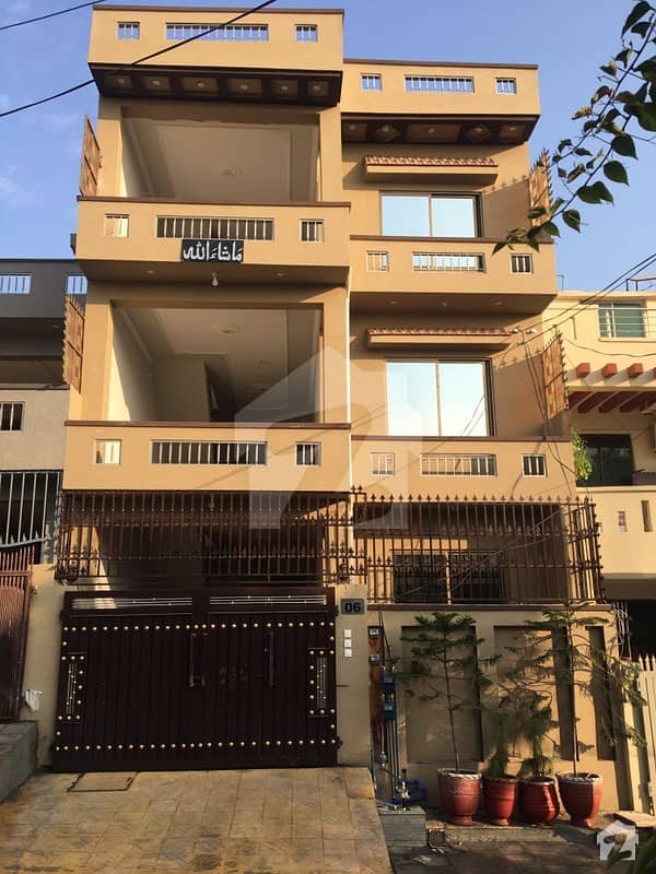 خیابان تنویر راولپنڈی میں 6 کمروں کا 6 مرلہ مکان 2 کروڑ میں برائے فروخت۔