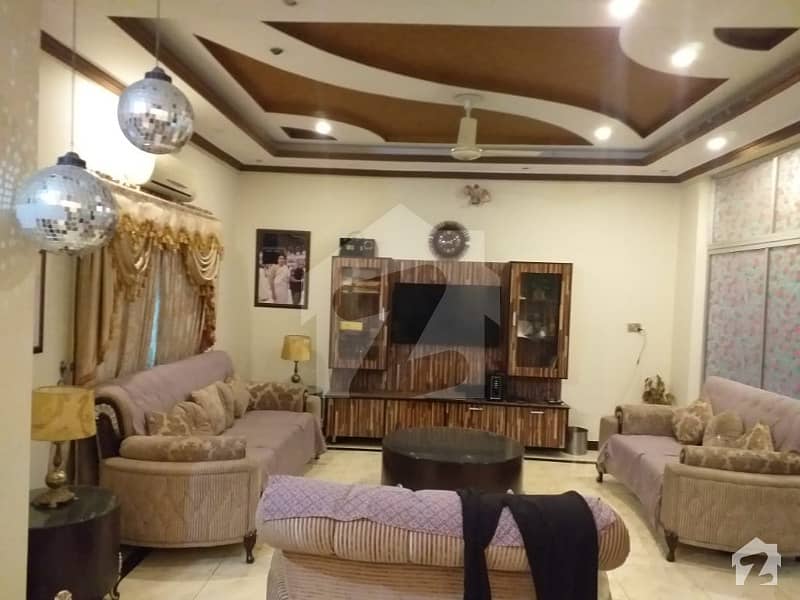 نشیمنِ اقبال لاہور میں 6 کمروں کا 1 کنال مکان 2.86 کروڑ میں برائے فروخت۔