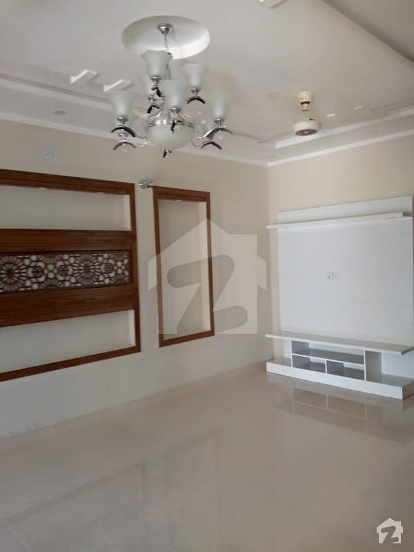پی ڈبلیو ڈی کالونی راولپنڈی میں 4 کمروں کا 10 مرلہ مکان 1.6 کروڑ میں برائے فروخت۔
