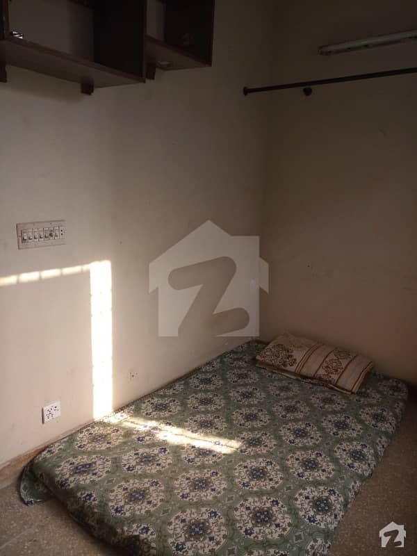 ڈی ایچ اے فیز 2 - بلاک کیو فیز 2 ڈیفنس (ڈی ایچ اے) لاہور میں 1 کمرے کا 4 مرلہ کمرہ 12 ہزار میں کرایہ پر دستیاب ہے۔