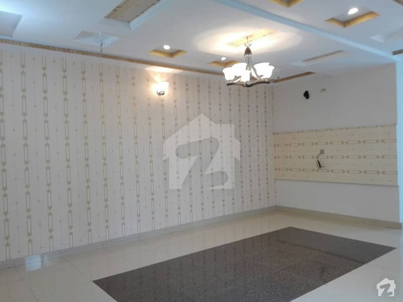 10 Marla House Available In Wapda City For Rent
