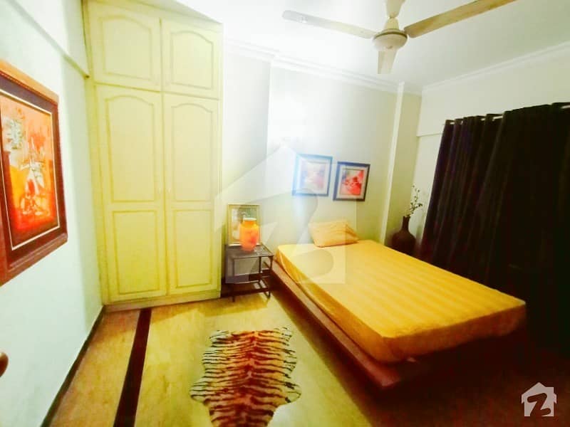 کلفٹن ۔ بلاک 2 کلفٹن کراچی میں 1 کمرے کا 9 مرلہ کمرہ 32 ہزار میں کرایہ پر دستیاب ہے۔
