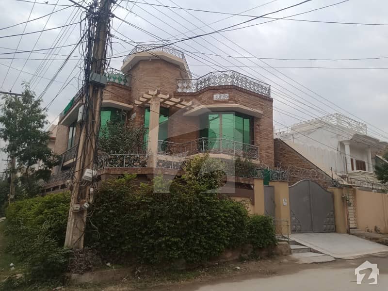 حیات آباد فیز 1 - ای2 حیات آباد فیز 1 حیات آباد پشاور میں 7 کمروں کا 10 مرلہ مکان 3.9 کروڑ میں برائے فروخت۔