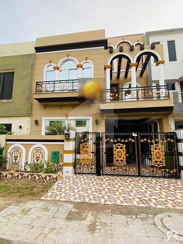 بحریہ ٹاؤن لاہور میں 3 کمروں کا 5 مرلہ مکان 1.5 کروڑ میں برائے فروخت۔