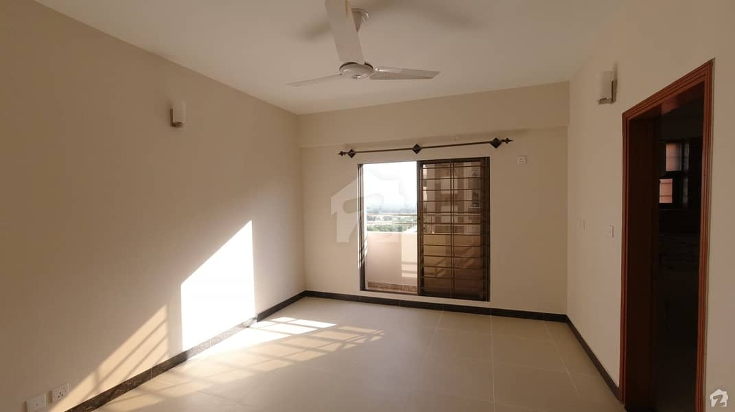 Flat Of 3034  Square Feet In Cantt Is Available