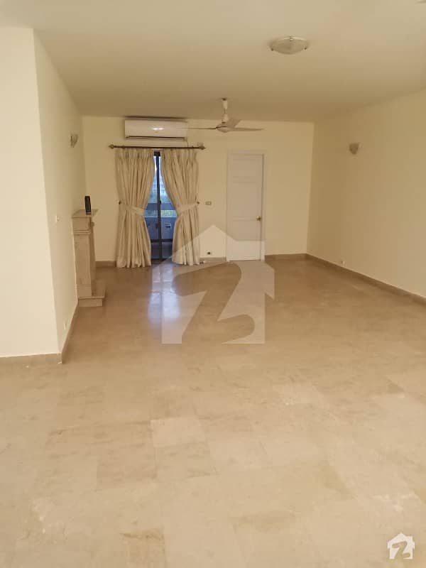 Beautiful Semi Furnished 4 Bedrooms Apartment