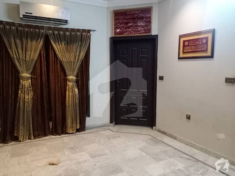 سعید کالونی فیصل آباد میں 5 کمروں کا 7 مرلہ مکان 45 ہزار میں کرایہ پر دستیاب ہے۔