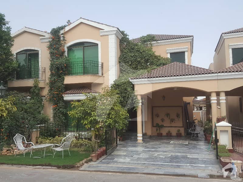 مین کینال بینک روڈ لاہور میں 3 کمروں کا 8 مرلہ مکان 1.5 کروڑ میں برائے فروخت۔