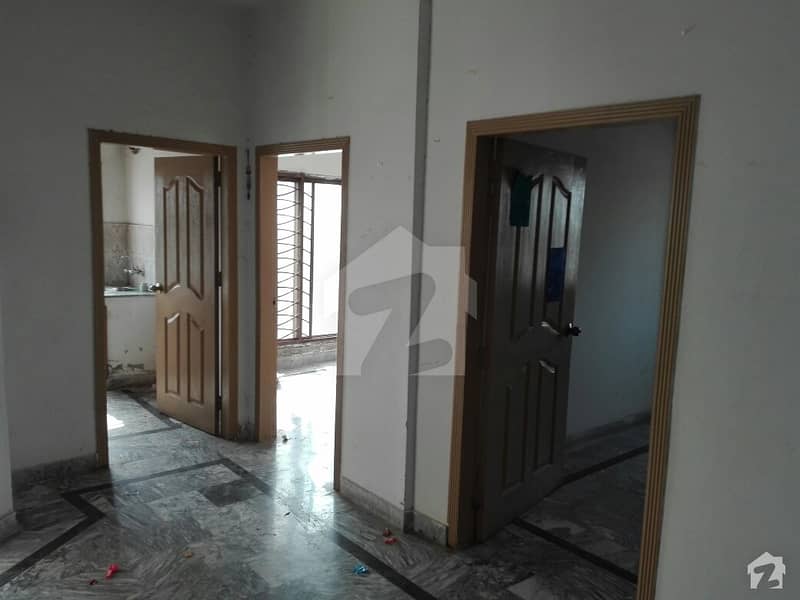KRL Road Flat Sized 400 Square Feet For Rent